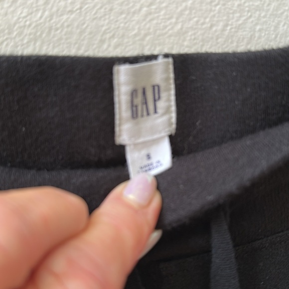 GAP Charcoal Jogger Pants - Picture 3 of 3